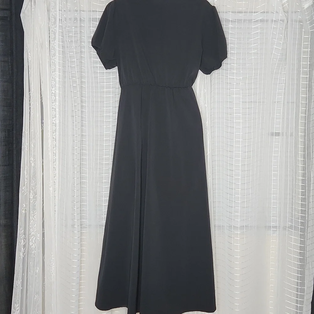 Classic Black Button-Front Midi Dress with Lace Trim - Picture 4 of 9